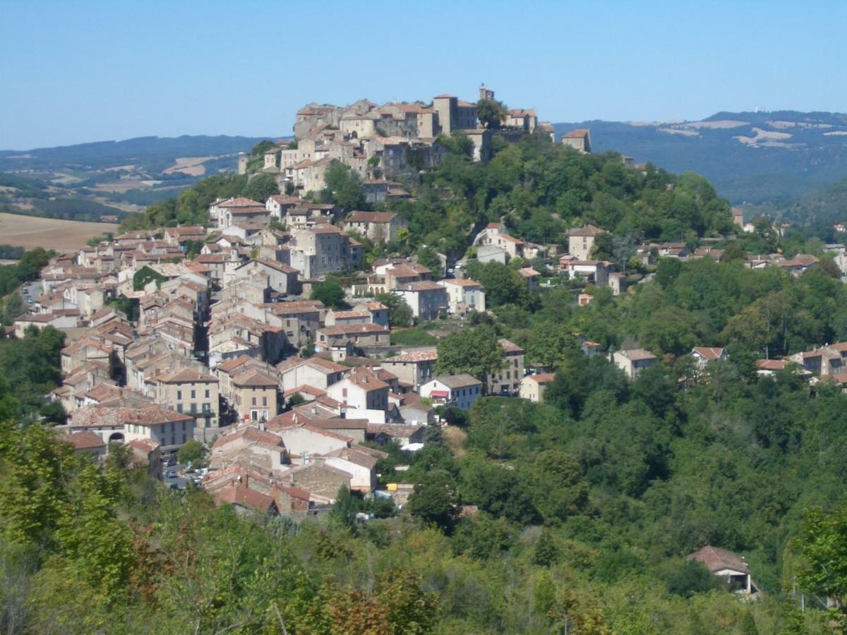 Somn'En Bulle Hotel Najac Bagian luar foto